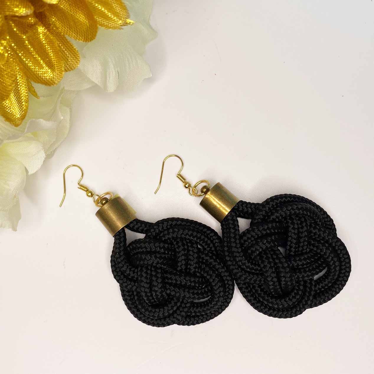 Knot earrings - Black