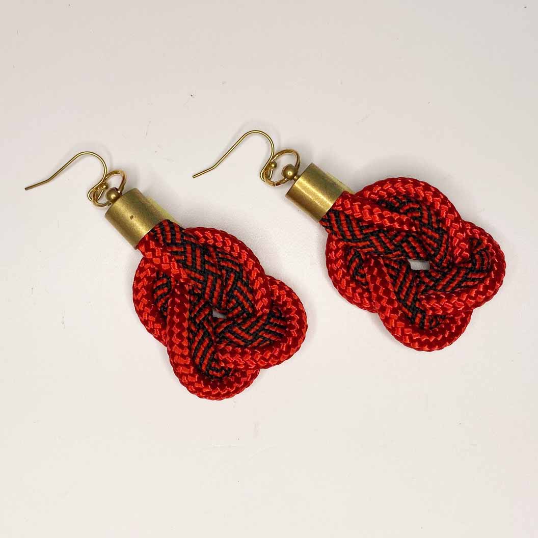 Contrast knot - red