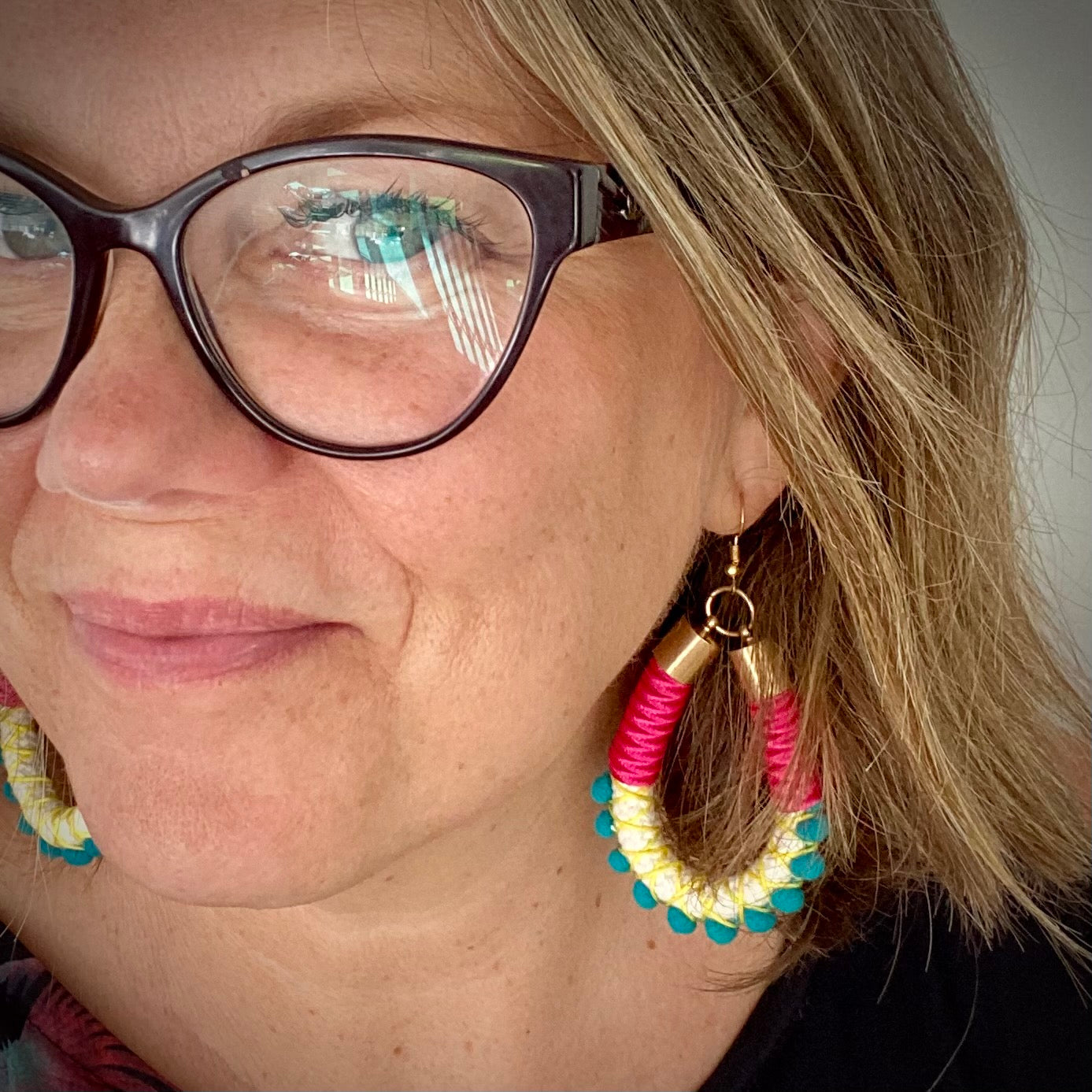 Frida earrings - pink on white