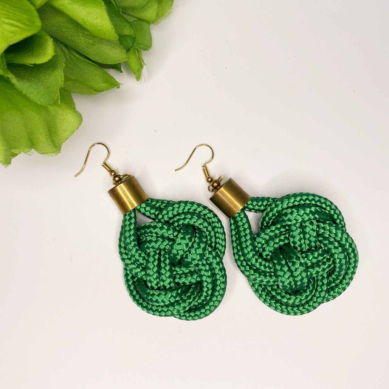Knot earrings - green