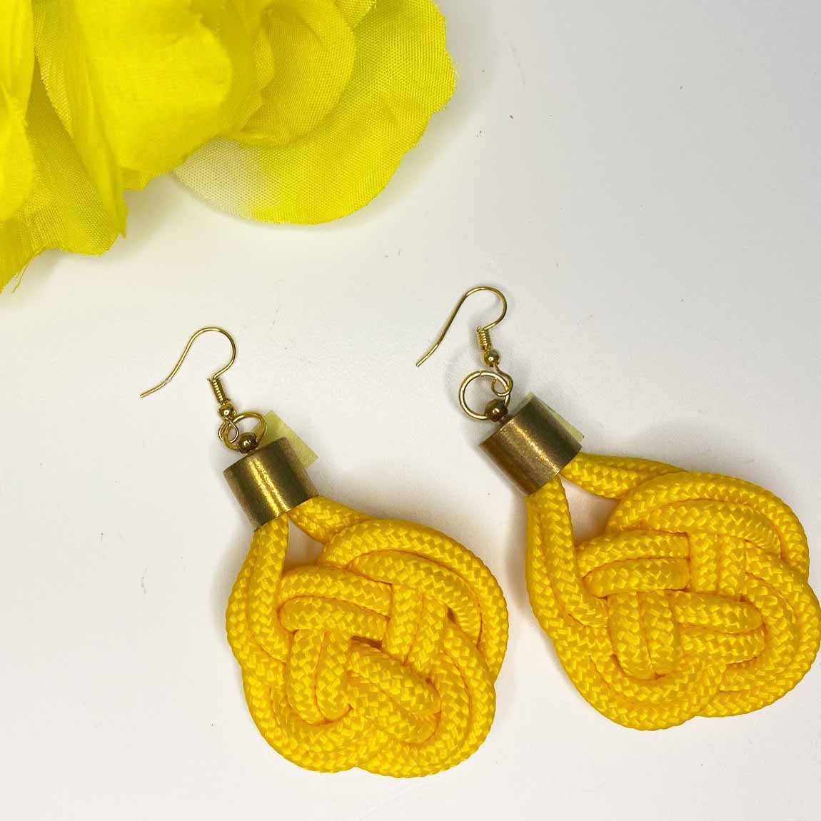 Knot earrings - Yellow